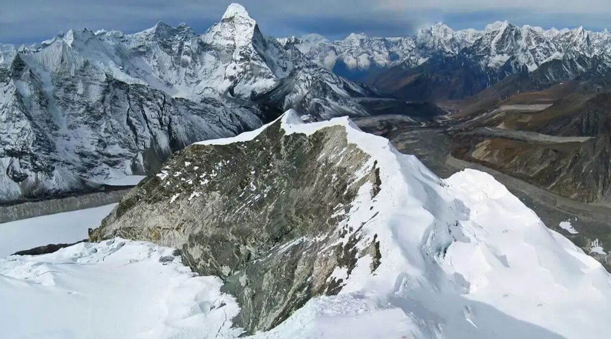 Island Peak with Gokyo – Cho-La Pass & EBC Island Peak with Gokyo – Cho-La Pass & EBC