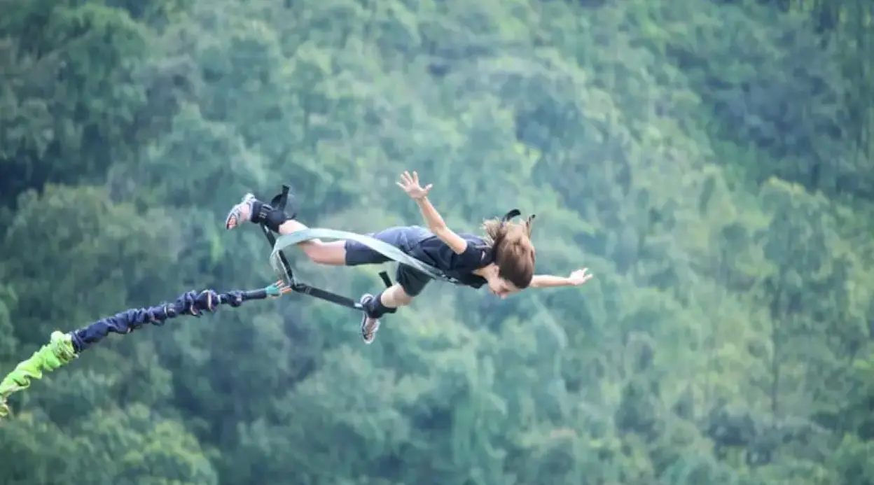 Bungy Jumping “The Last Resort”