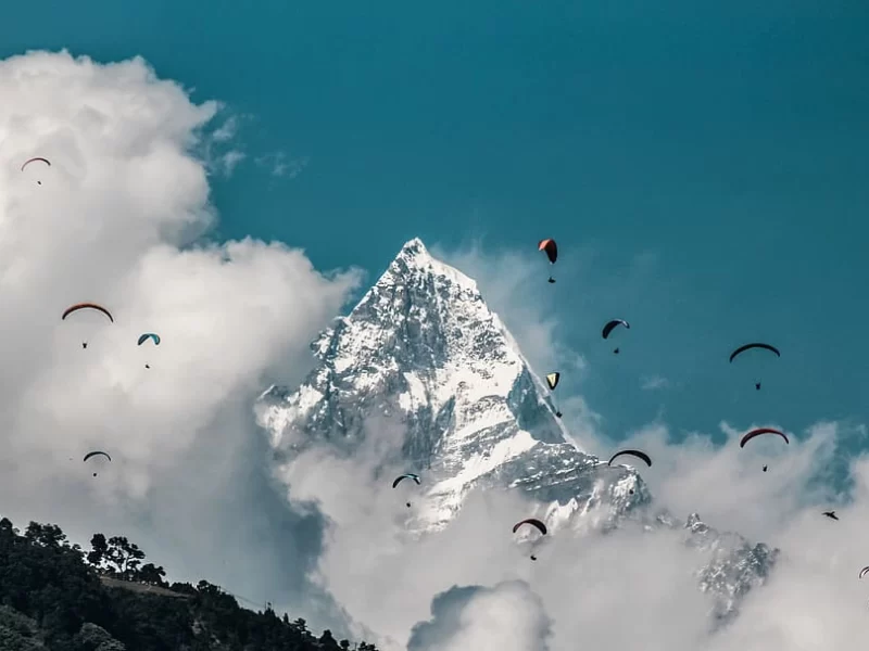 parachuting-under-blue-sky